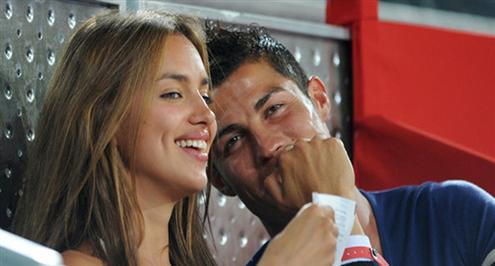 صور .. مدرجات المونديال تنتظر زوجات وصديقات نجوم الكرة